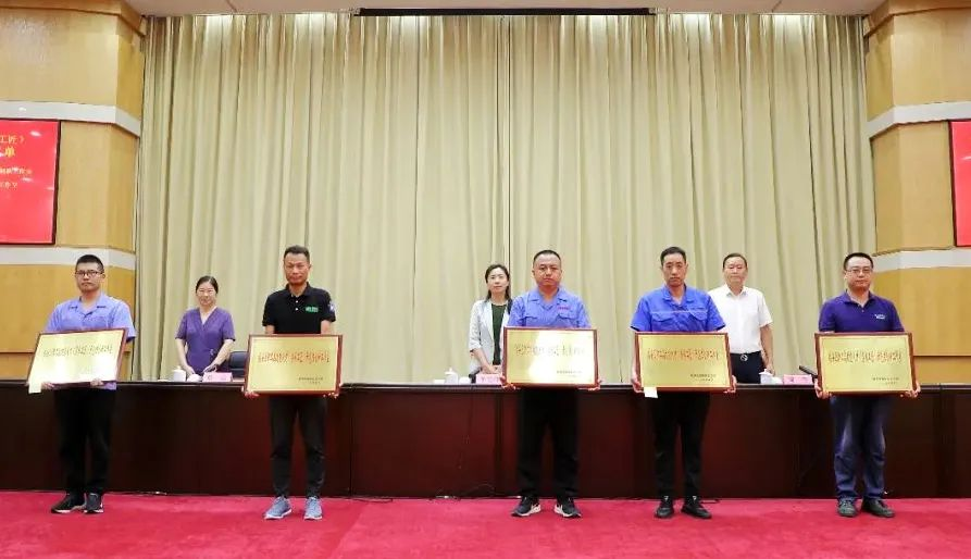燈塔式人物丨技能大師郎冠軍，照亮萬馬高壓事業(yè)